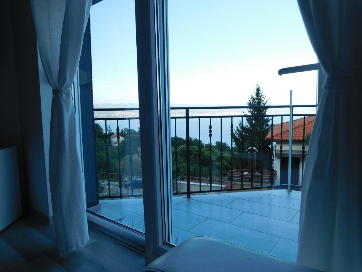 Apartments Ema Ловран Экстерьер фото