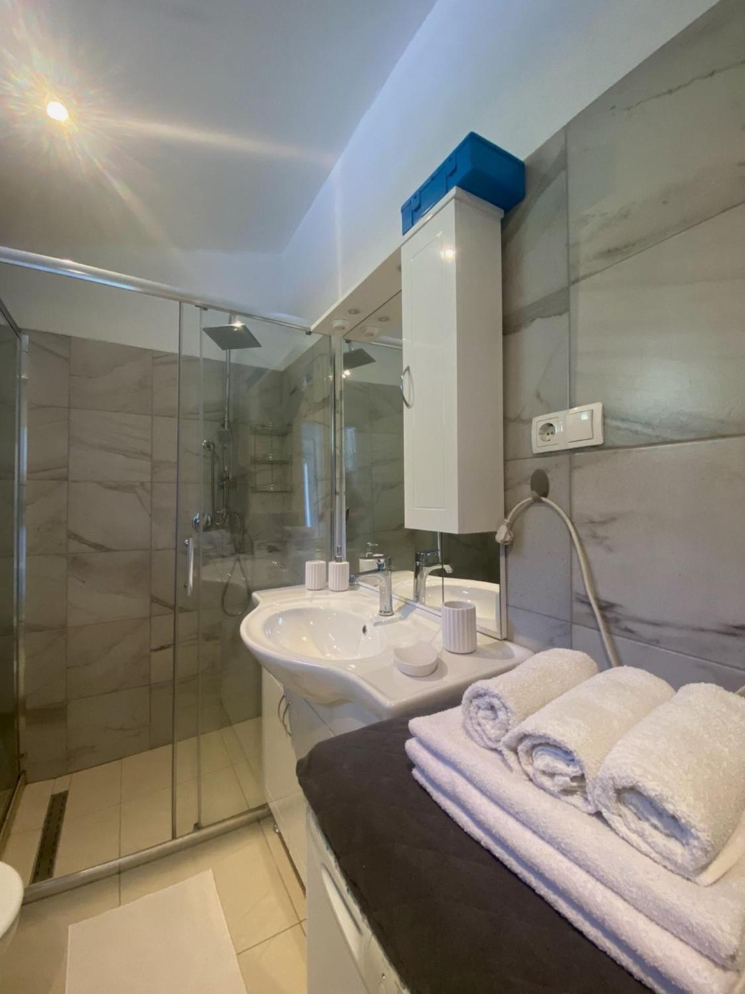 Apartments Ema Ловран Экстерьер фото