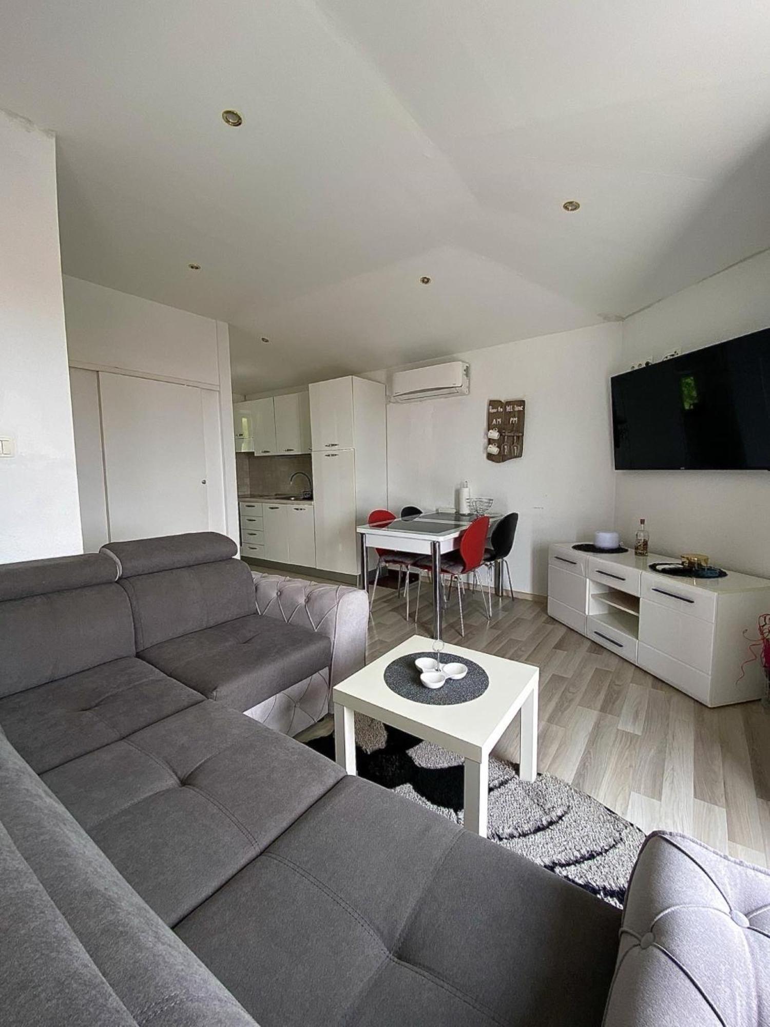 Apartments Ema Ловран Экстерьер фото