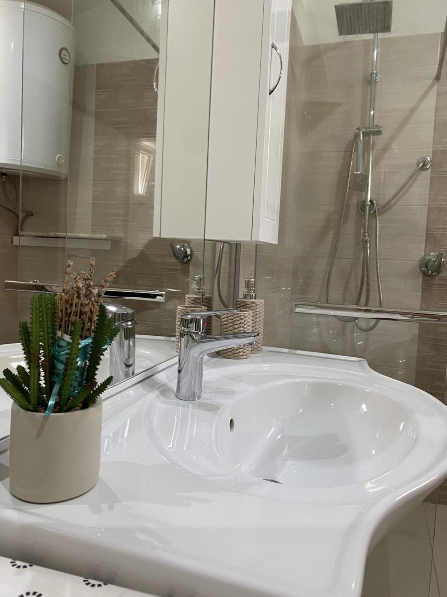 Apartments Ema Ловран Экстерьер фото