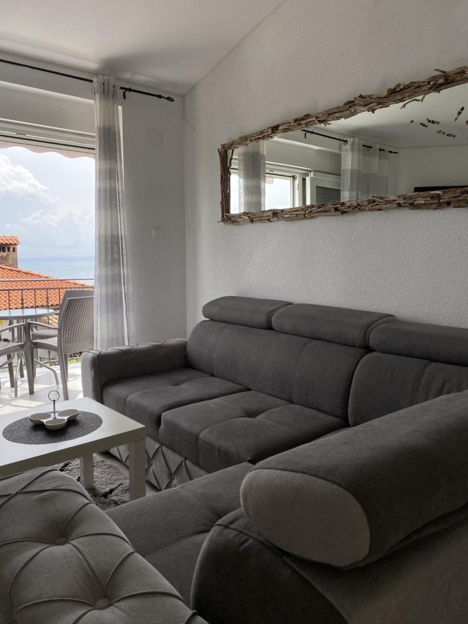 Apartments Ema Ловран Экстерьер фото