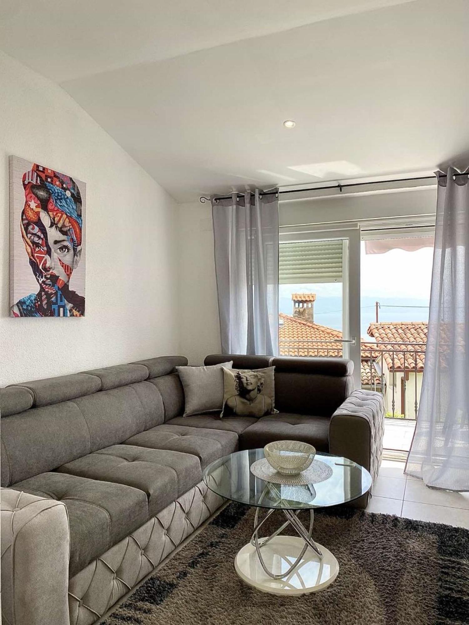 Apartments Ema Ловран Экстерьер фото