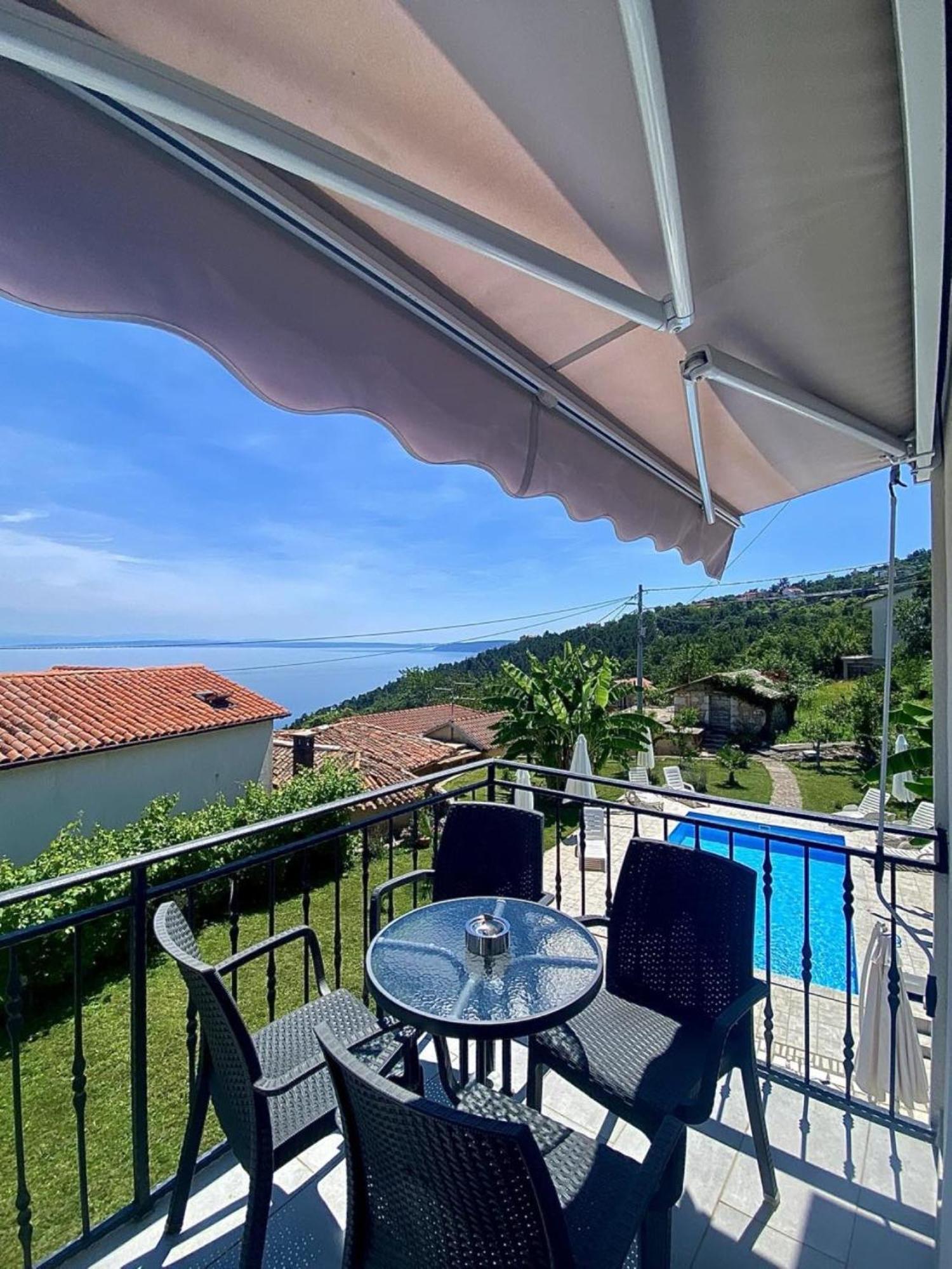 Apartments Ema Ловран Экстерьер фото